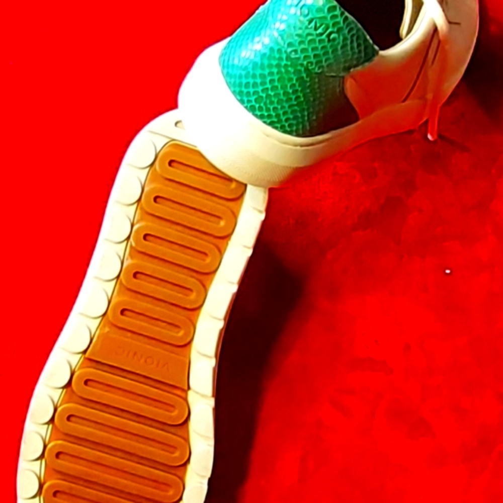 Vionic sneakers 👟 - Picture 5 of 7